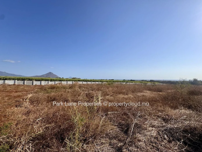 Terrain de 737 m2 à Cascavelle