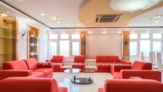 Elegant 330 m² modern residence with breathtaking mountain & sea views