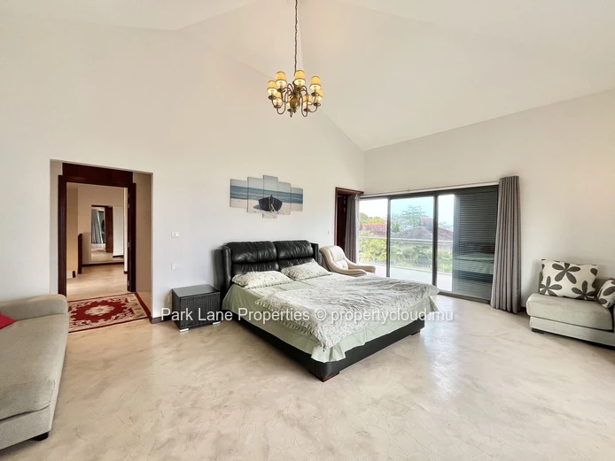 Maison moderne de 450 m² à vendre à Coral Residence, Vieux Grand Port