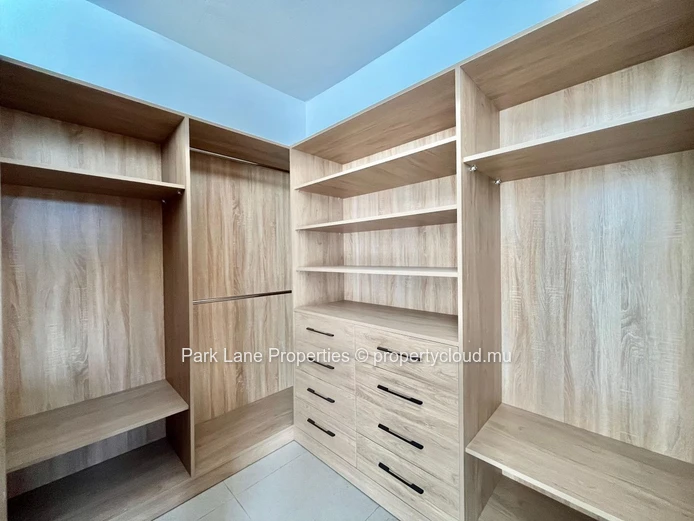 Duplex Moderne à Vendre à Floréal – 4 Chambres