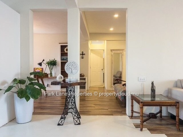 Modern & well-maintained 2-bedroom apartment with terrace in Floréal