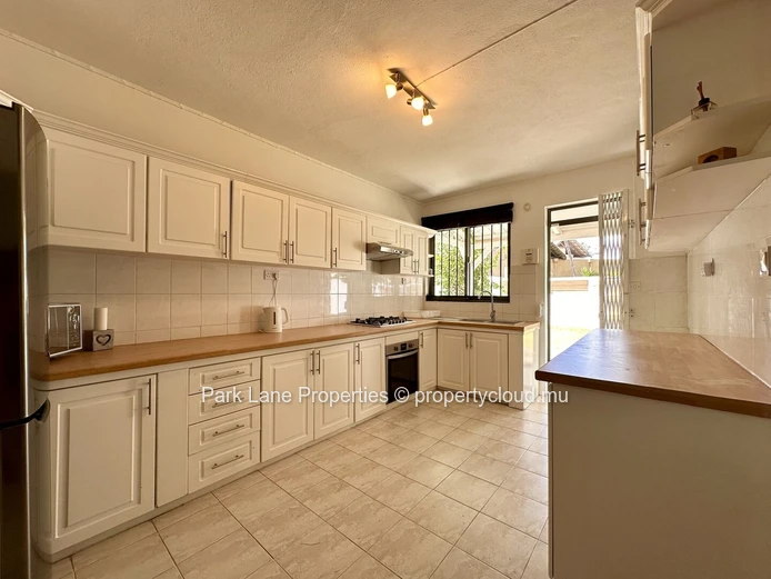 Duplex with magnificent view of the ocean