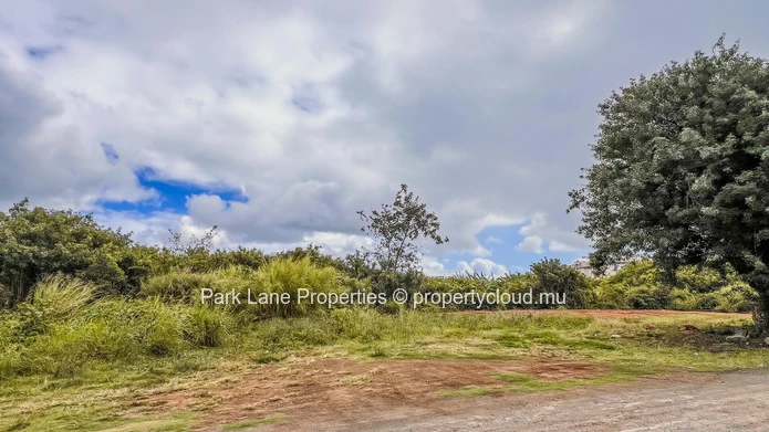 Ideally located plot in Sodnac – A secure and promising investment