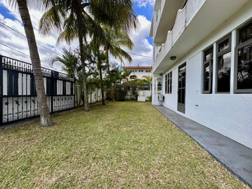 6 Bedroom House