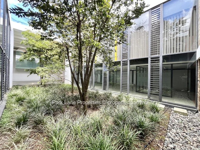 Modern office space in Phoenix – ground floor + mezzanine – strategic location & green surroundings