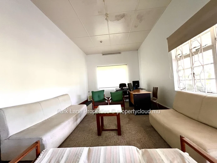 Elegant 5-bedroom home with stunning views in Floreal