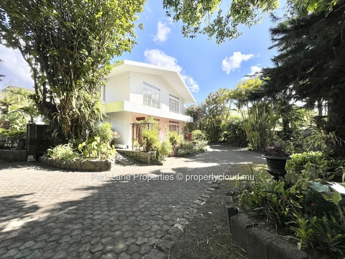Charming 3-Bedroom House for Sale in Floreal