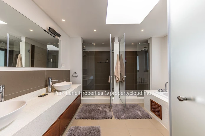 Stunning 4-Bedroom Penthouse for Sale in Azuri