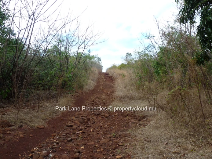 Large plot of land with great developing potential!