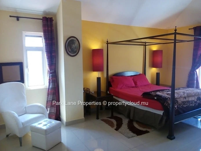 Upmarket Penthouse in Quatre Bornes 
