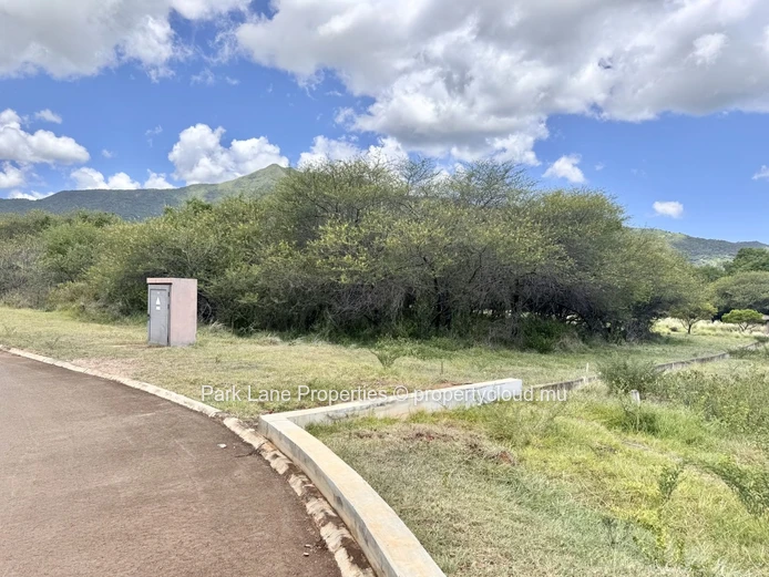Beautiful plot in gated estate 