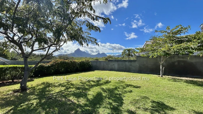 Charming 3-Bedroom Home with Garden, Pool & Mountain Views in Secure Estate