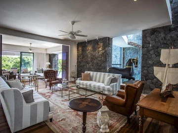 5 Bedroom Villa
