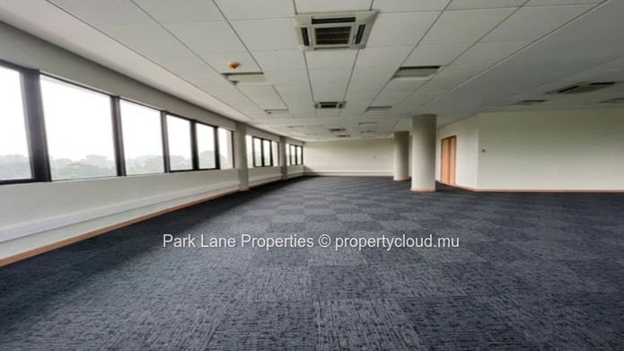 Prime 100 m² office space on the first floor in Ebene’s vibrant business district – Ideal for businesses
