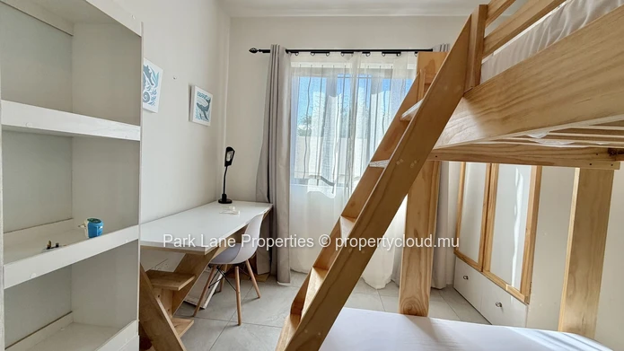 West Coast Comfort: Ground Floor Apartment with Private Garden in Cascavelle
