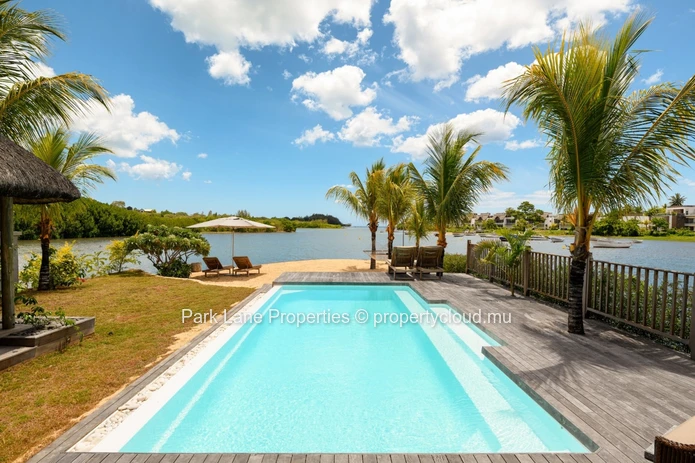 Luxury 5 bedroom marina villa with access and sea views in Mauritius  