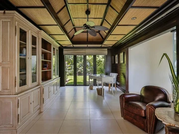 6 Bedroom Villa