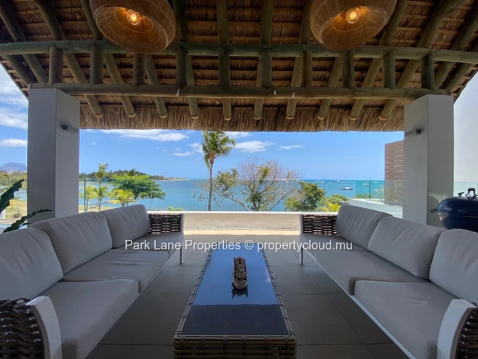 Exquisite beachfront penthouse on the water