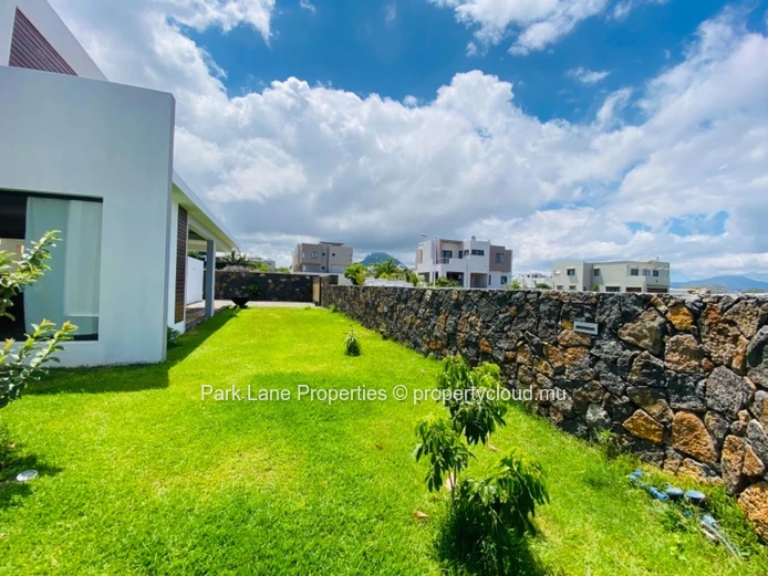 Contemporary house with pool and view on Le Morne