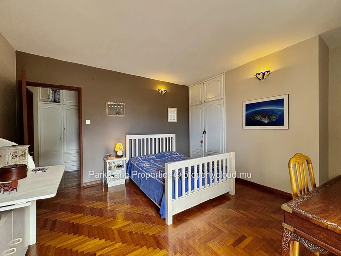 Charming colonial-style home with garden and views in Floreal