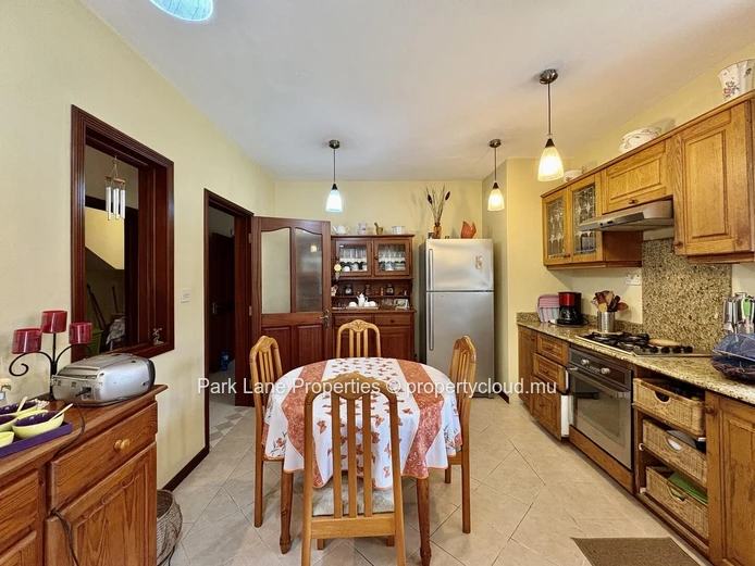 Charming colonial-style home with garden and views in Floreal