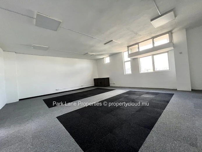 Espace de Bureau Idéal au Cœur d'un Quartier Dynamique