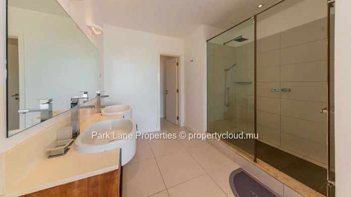 Unique RES Marina penthouse