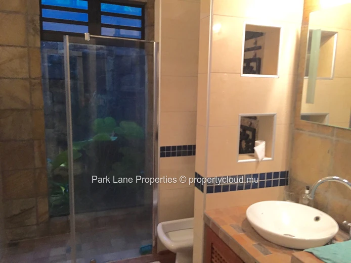 Charming 2-bedroom house in Moka with mountain view