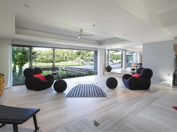 5 Bedroom Villa