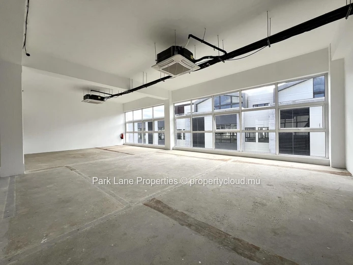Spacious 371 m² Office or call center space in Ebene with stunning mountain view