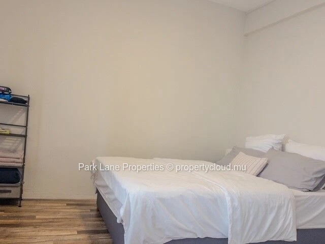 Modern & well-maintained 2-bedroom apartment with terrace in Floréal