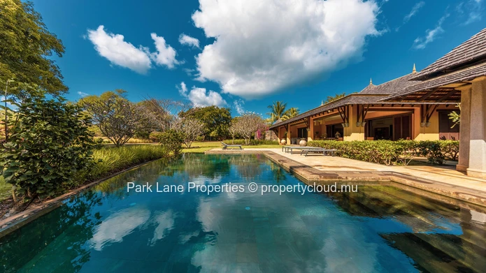 Prestigious 4-Bedroom Villa with Pool, Kiosk & Garden in Tamarina Golf Estate