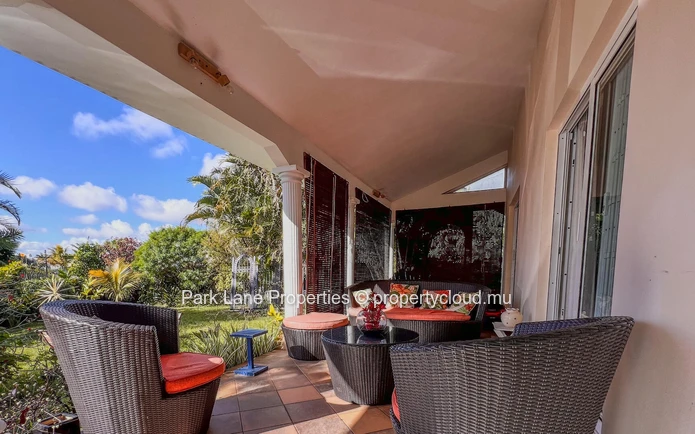 Charming family home in Floréal – Peaceful setting, enhanced security & mountain views