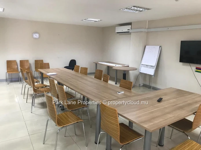 Grand espace de bureau sur la 5eme etage dans le centre de Port Louis.