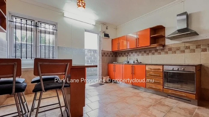 Maison spacieuse et bien entretenue de plain-pied dans un quartier résidentiel très recherché à Curepipe