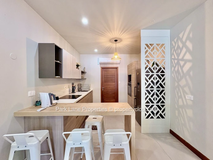 Sea access 3-Bedroom Apartment in Blue Bay with Garden and Pool