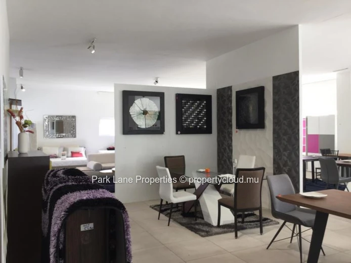 Office with exceptional visibility in Beau Bassin