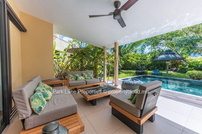 Oasis Tropicale: Villa de luxe au pied de la montagne