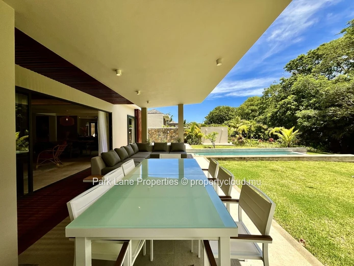 Luxury contemporary golf villa for sale fully furnished in the heart of heritage Villas Valriche