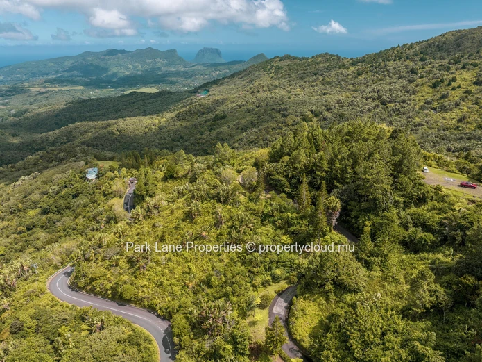 Magnificent and maintained plot with outstanding views