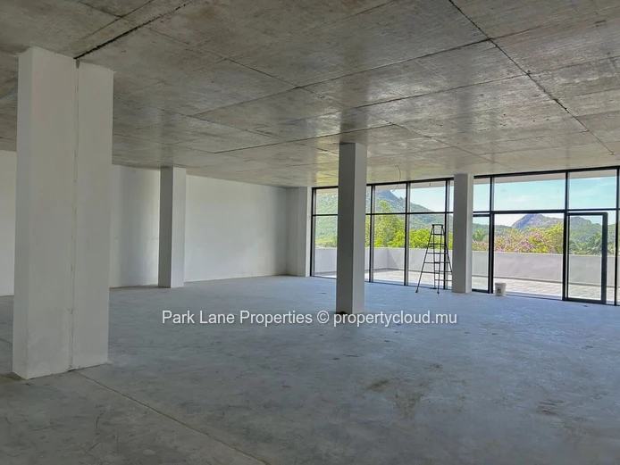 Voici ......Offices : Votre centre d'affaires pour un espace de travail moderne et inspirant