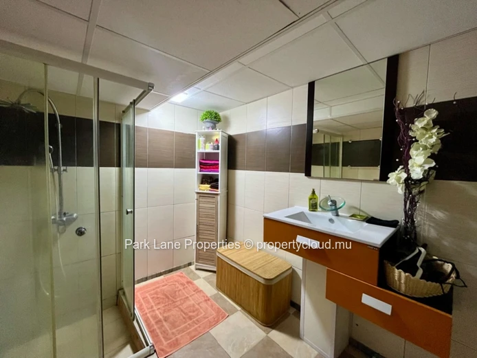 Cosy family home with jacuzzi and spacious terrace