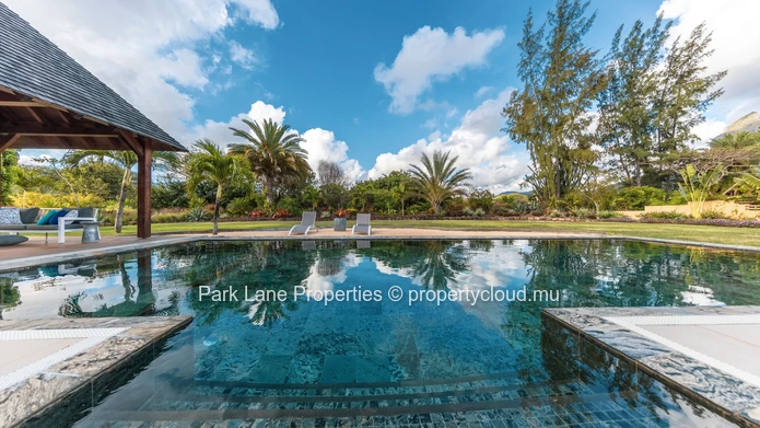 Single-storey luxury villa within the Tamarina Golf Estate, Tamarin