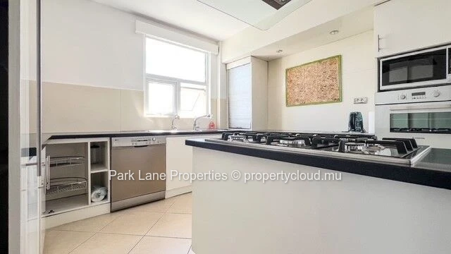 Elegant 330 m² modern residence with breathtaking mountain & sea views