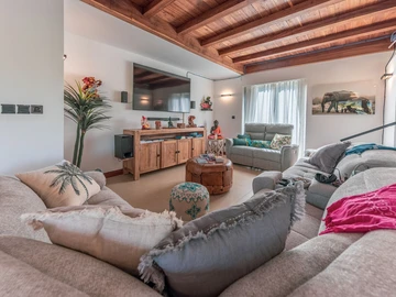 5 Bedroom Villa
