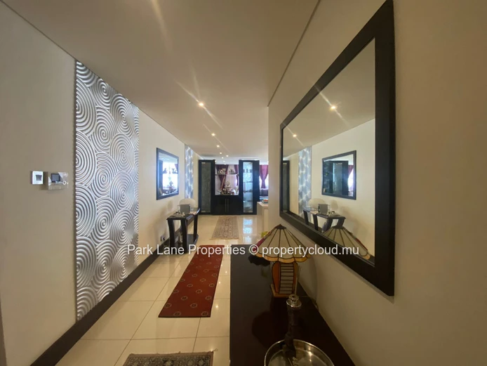 Furnished and equipped apartment in a prestigious complex in Grand Bay