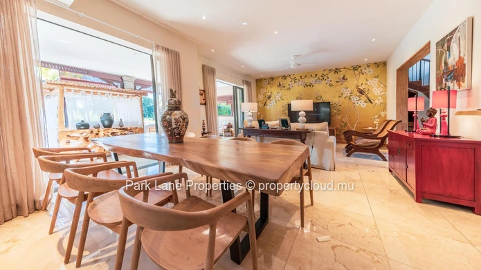Exquisite Tropical Villa Nestled in a Prestigious Golf Domaine