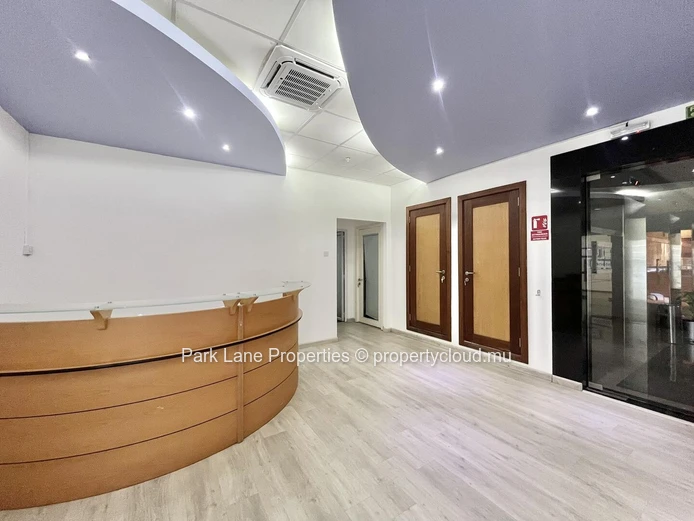 Bureau moderne de 366 m² à louer à Cybercity Ébène – Emplacement d’affaires de premier choix