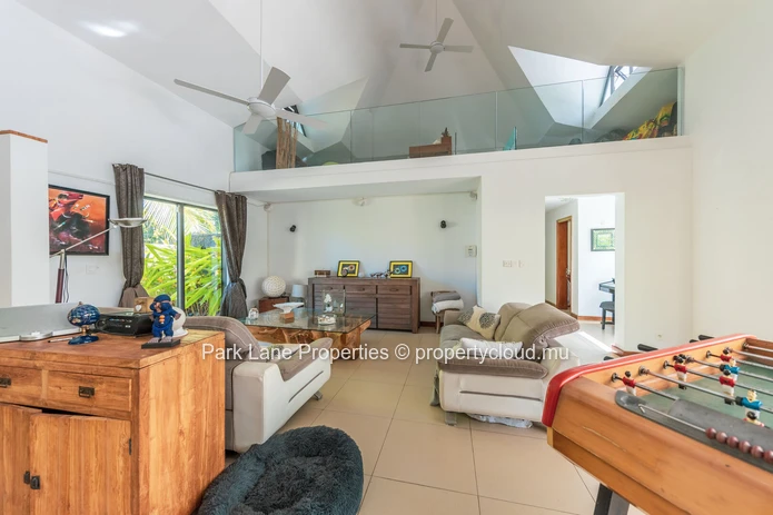 Oasis Tropicale: Villa de luxe au pied de la montagne