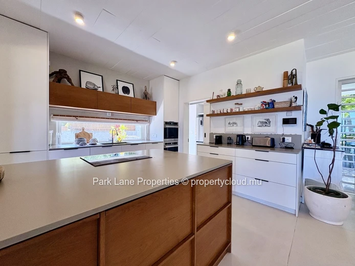Tamarin at its Best - Family Home and Cottage on the Water's Edge
